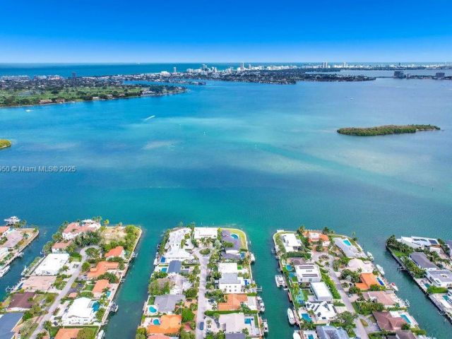 Продажа дома по адресу 1990 NE 119TH RD - фото 5932157