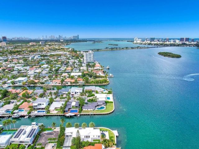 Продажа дома по адресу 1990 NE 119TH RD - фото 5932158