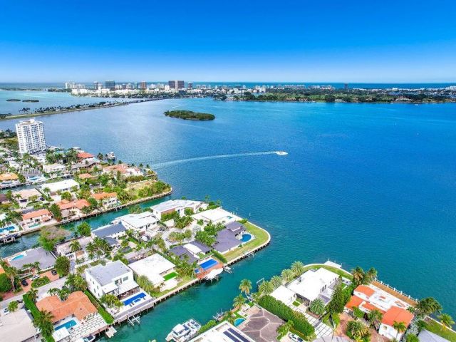 Продажа дома по адресу 1990 NE 119TH RD - фото 5932159