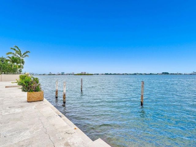 Продажа дома по адресу 1990 NE 119TH RD - фото 5932162