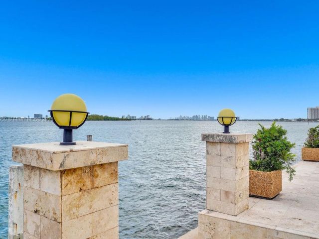 Продажа дома по адресу 1990 NE 119TH RD - фото 5932163