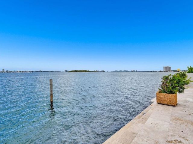 Продажа дома по адресу 1990 NE 119TH RD - фото 5932164