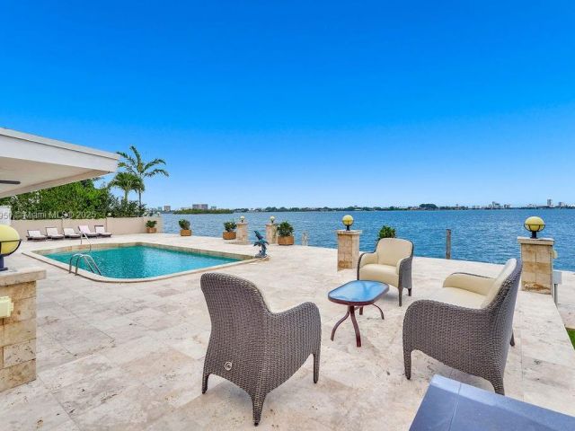 Продажа дома по адресу 1990 NE 119TH RD - фото 5932166