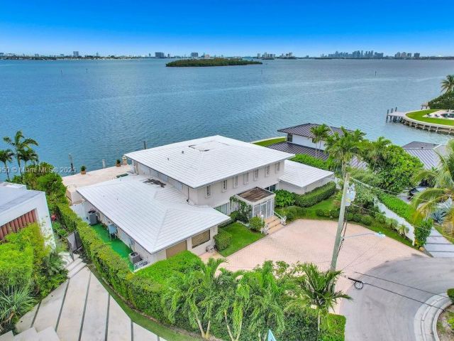 Продажа дома по адресу 1990 NE 119TH RD - фото 5932167