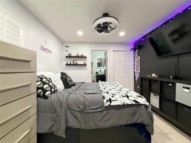 Продажа дома по адресу 10433 SW 21st Ter - фото 5966953