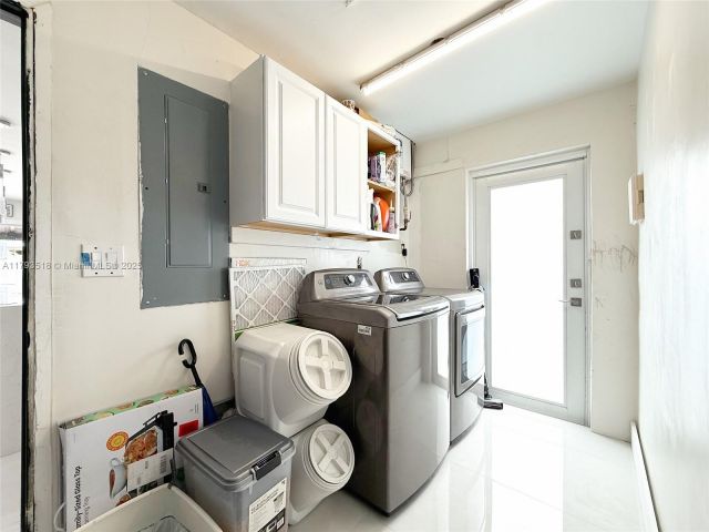 Продажа дома по адресу 10433 SW 21st Ter - фото 5966954