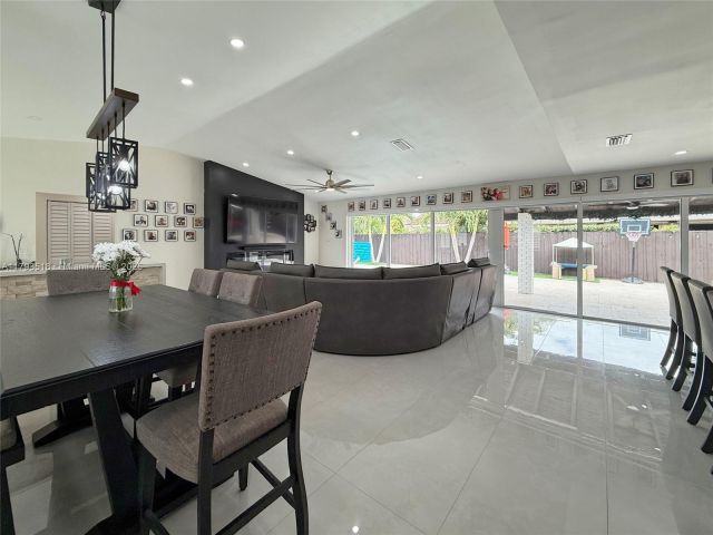 Продажа дома по адресу 10433 SW 21st Ter - фото 5966955