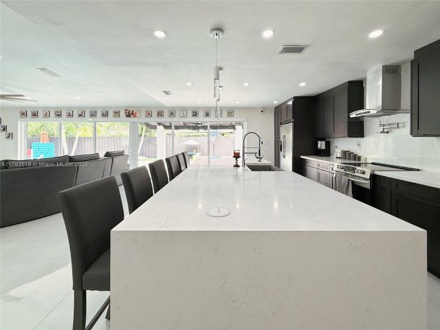 Продажа дома по адресу 10433 SW 21st Ter - фото 5966961