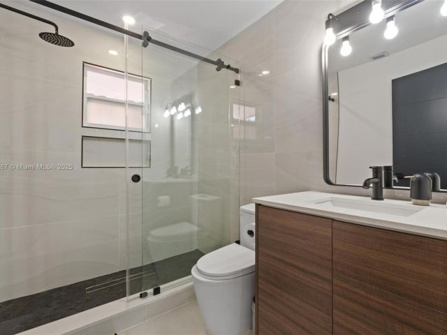 Продажа дома по адресу 4430 NW 1st Ave - фото 5932343