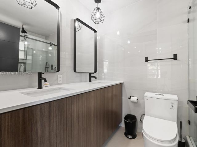 Продажа дома по адресу 4430 NW 1st Ave - фото 5932346