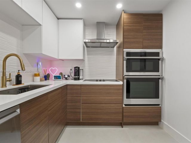 Продажа дома по адресу 4430 NW 1st Ave - фото 5932350