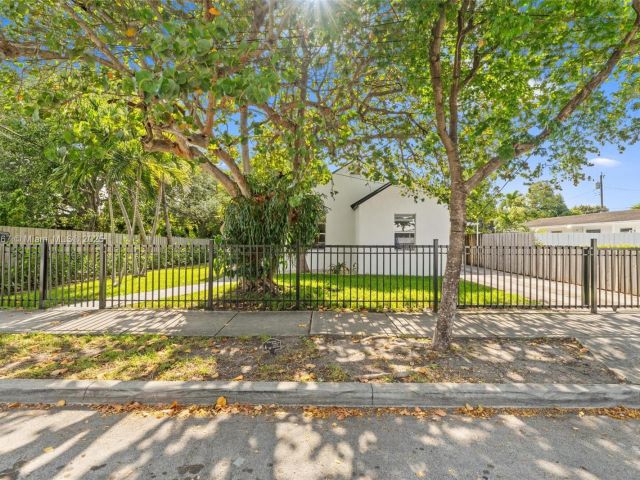 Продажа дома по адресу 4430 NW 1st Ave - фото 5932361