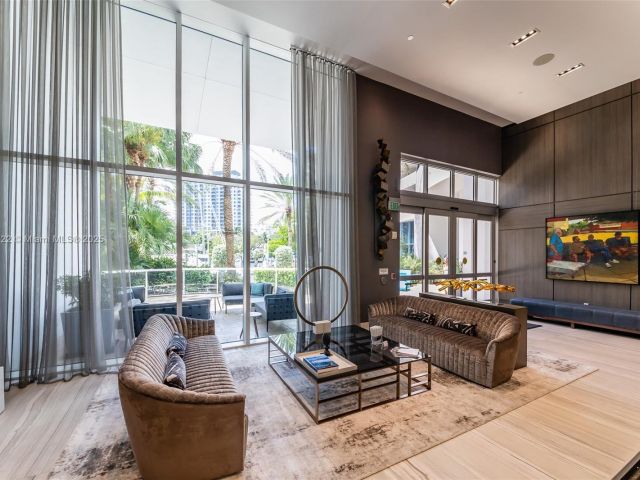 Продажа квартиры #2401 - фото 5933000