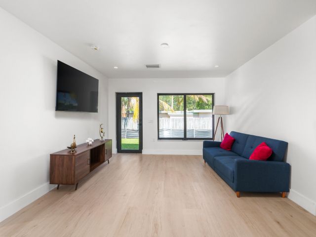 Продажа дома по адресу 303/305 De Carie - фото 5934154