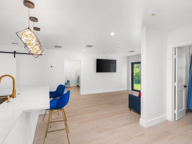 Продажа дома по адресу 303/305 De Carie - фото 5934155