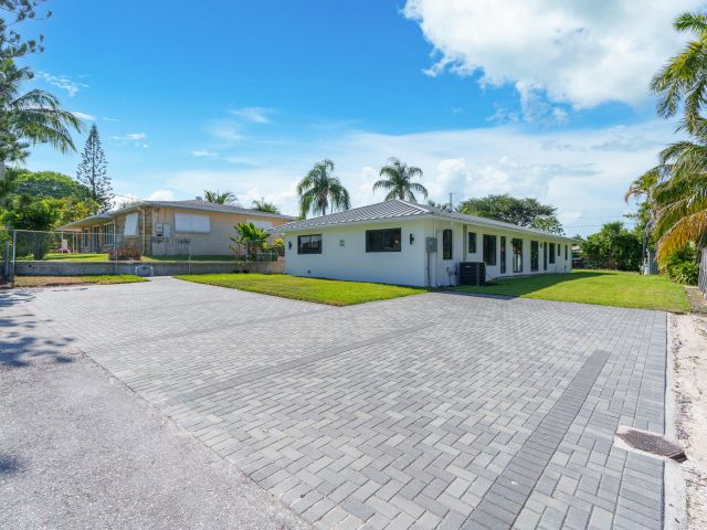 Продажа дома по адресу 303/305 De Carie - фото 5934168