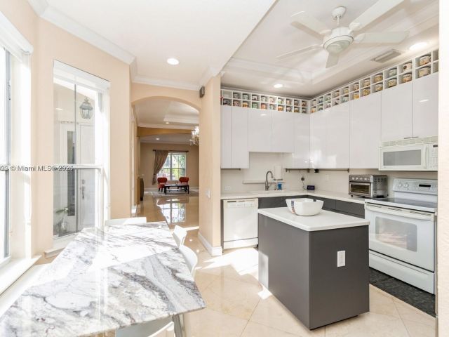 Продажа дома по адресу 999 N Harbor Vw N - фото 5933180