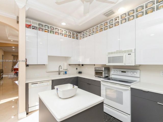 Продажа дома по адресу 999 N Harbor Vw N - фото 5933181