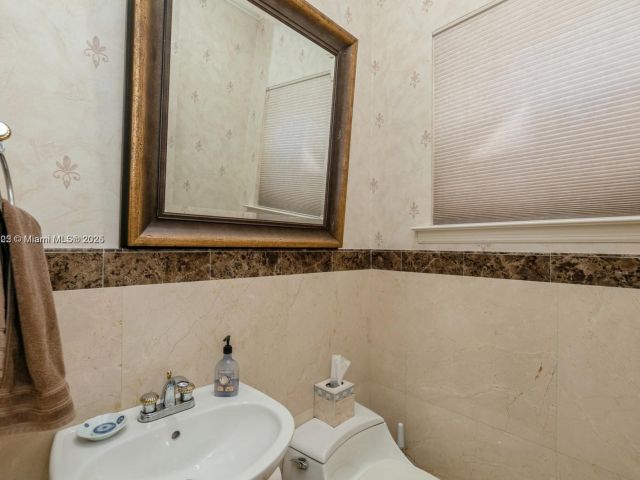 Продажа дома по адресу 999 N Harbor Vw N - фото 5933184