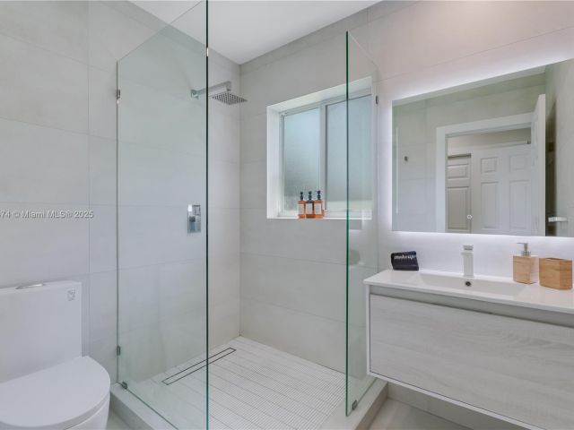 Дом в аренду по адресу 819 Hollywood Blvd - фото 5934094