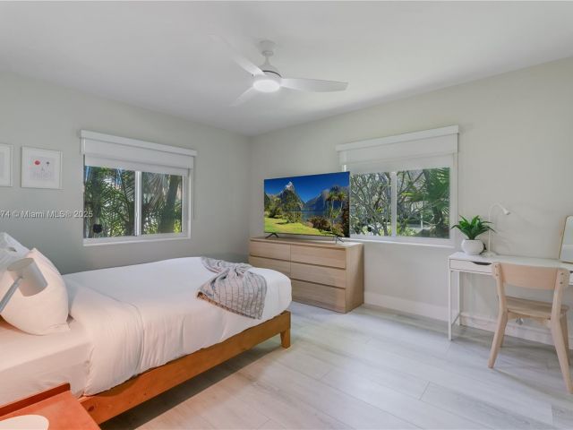 Дом в аренду по адресу 819 Hollywood Blvd - фото 5934095