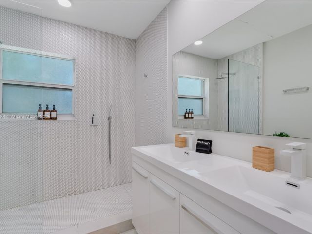 Дом в аренду по адресу 819 Hollywood Blvd - фото 5934098