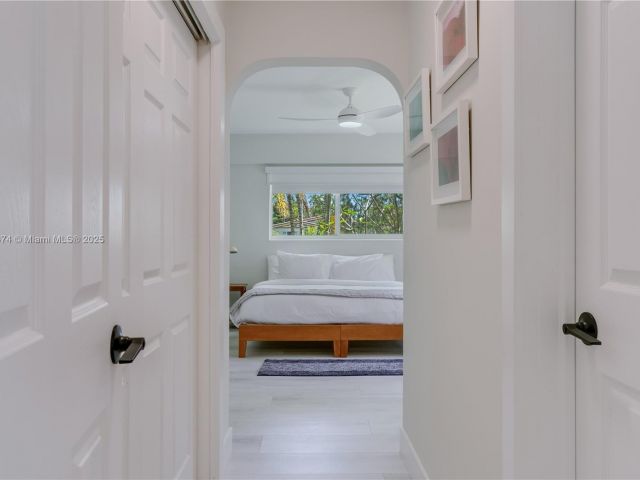 Дом в аренду по адресу 819 Hollywood Blvd - фото 5934100