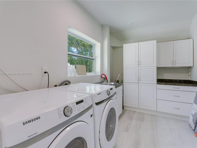 Дом в аренду по адресу 819 Hollywood Blvd - фото 5934101