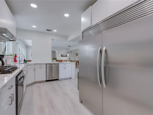 Дом в аренду по адресу 819 Hollywood Blvd - фото 5934102