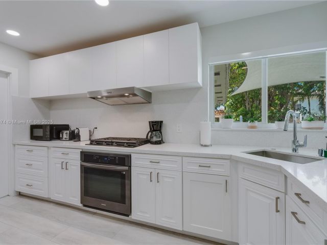 Дом в аренду по адресу 819 Hollywood Blvd - фото 5934103