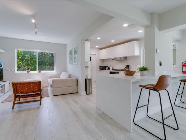 Дом в аренду по адресу 819 Hollywood Blvd - фото 5934104