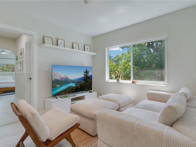 Дом в аренду по адресу 819 Hollywood Blvd - фото 5934105