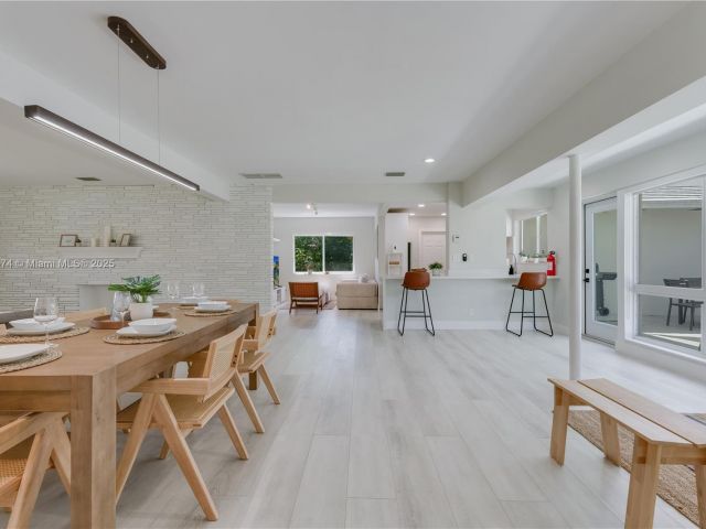 Дом в аренду по адресу 819 Hollywood Blvd - фото 5934106