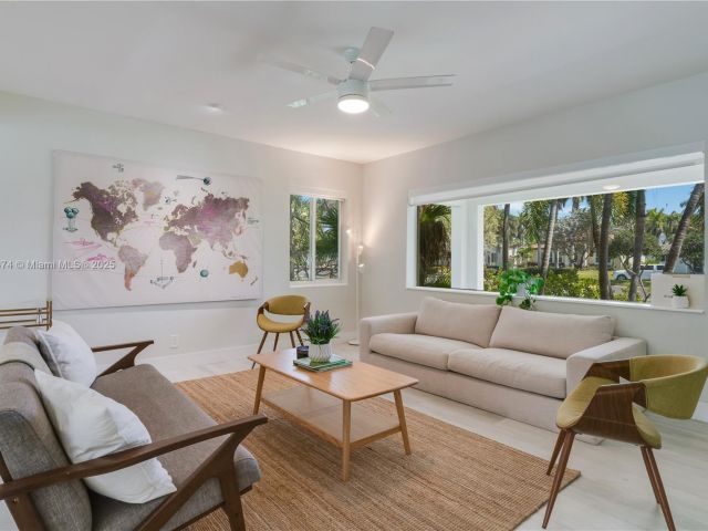 Дом в аренду по адресу 819 Hollywood Blvd - фото 5934111