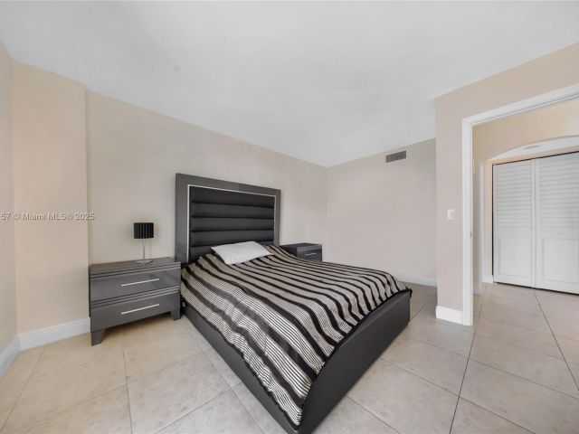 Продажа квартиры #1403 - фото 6232146