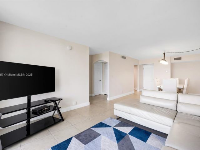 Продажа квартиры #1403 - фото 6232159