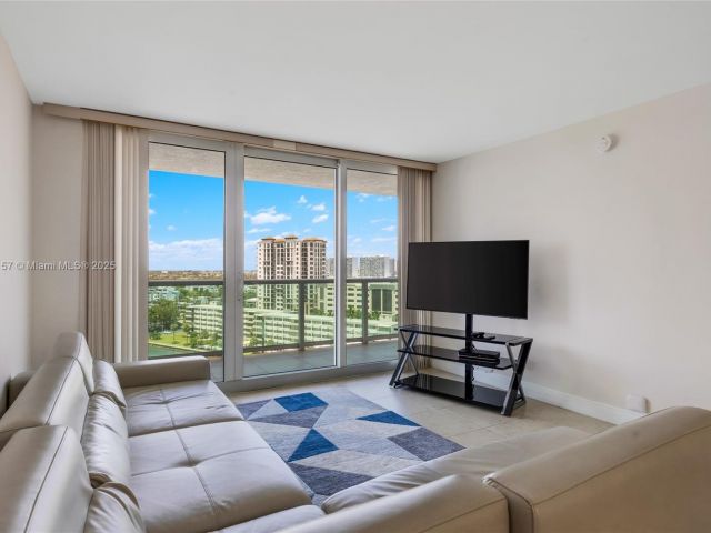 Продажа квартиры #1403 - фото 6232160