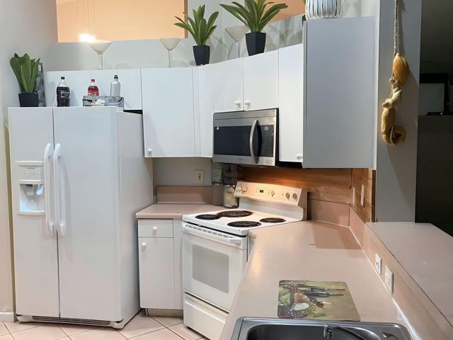 Продажа дома по адресу 3542 Sahara Springs - фото 5980460