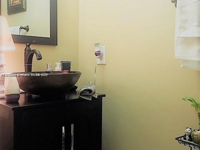 Продажа дома по адресу 4854 NW 110th Pl - фото 6011099