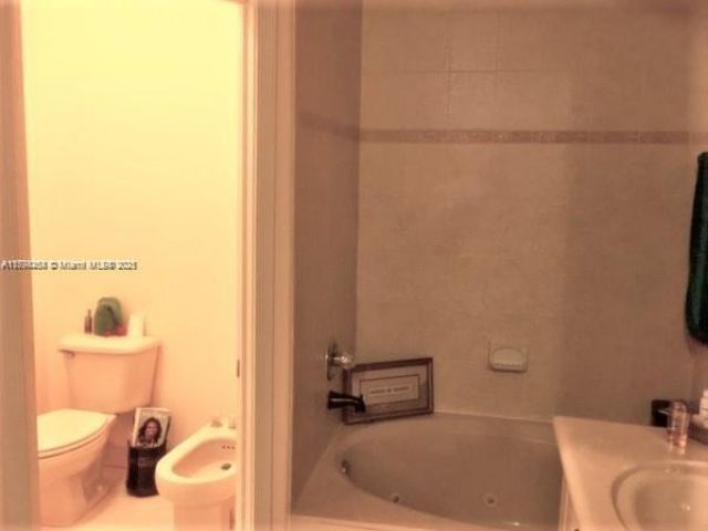 Продажа дома по адресу 4854 NW 110th Pl - фото 6011101