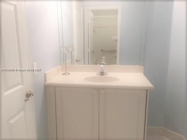 Продажа дома по адресу 4854 NW 110th Pl - фото 6011107