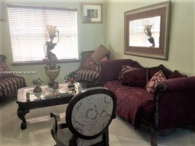 Продажа дома по адресу 4854 NW 110th Pl - фото 6011112