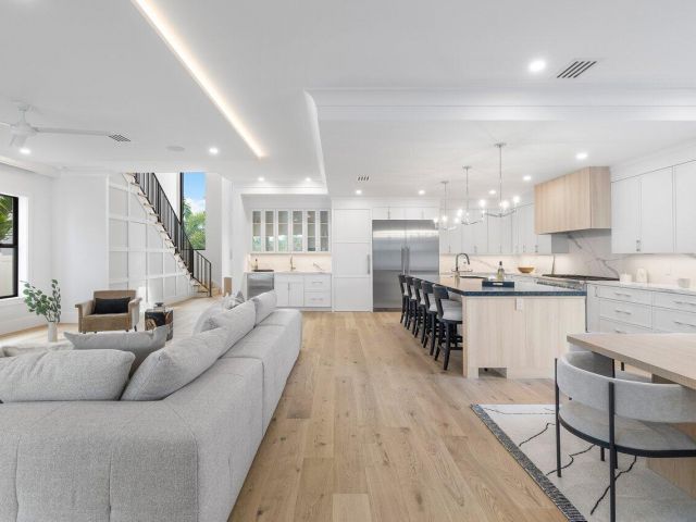 Продажа дома по адресу 731 SE 4th Avenue - фото 5935499