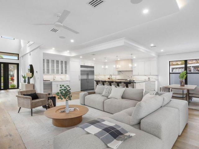 Продажа дома по адресу 731 SE 4th Avenue - фото 5935500