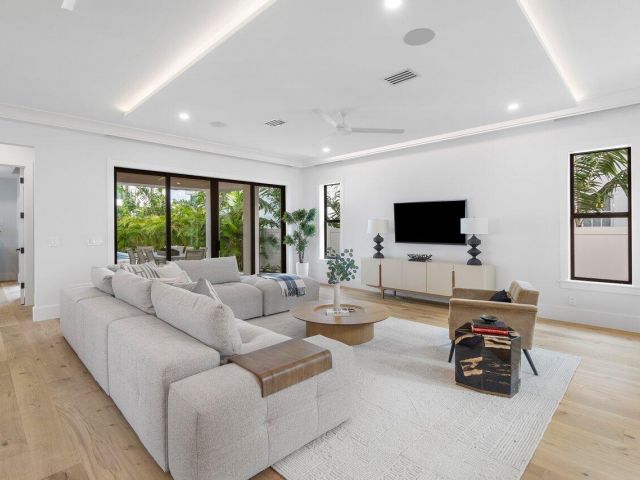 Продажа дома по адресу 731 SE 4th Avenue - фото 5935501