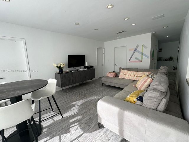 Продажа дома по адресу 1846 NE 211th Ln - фото 5963274