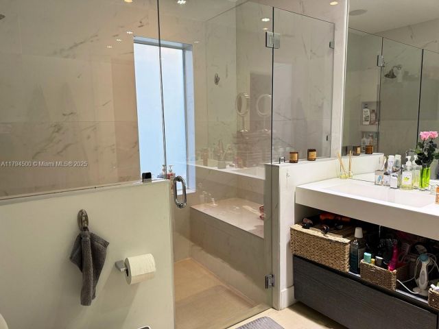 Продажа дома по адресу 1846 NE 211th Ln - фото 5963275