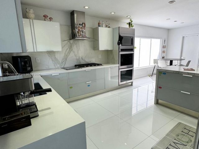 Продажа дома по адресу 1846 NE 211th Ln - фото 5963277