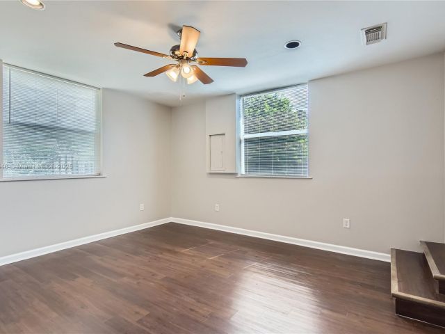 Продажа дома по адресу 6437 Custer St - фото 5950559