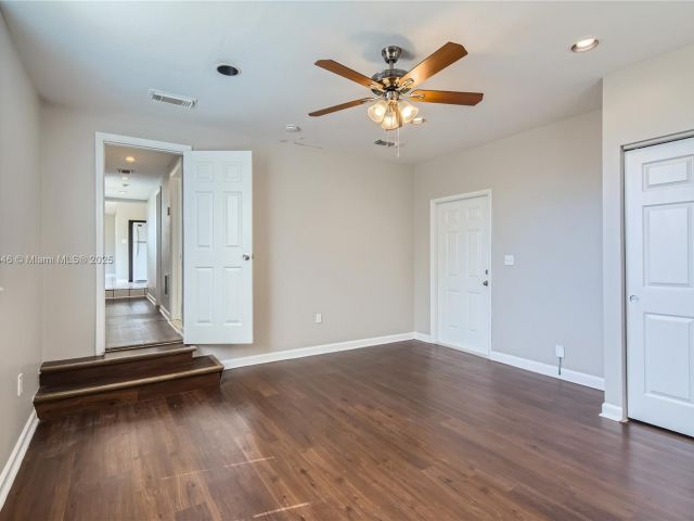 Продажа дома по адресу 6437 Custer St - фото 5950560